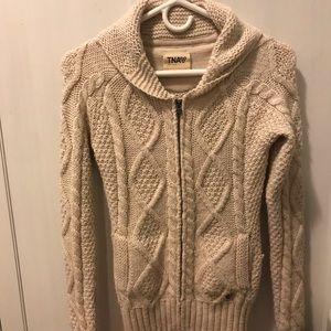 Cable knit TNA zip up sweater in EUC